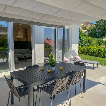Zadar Premium شقة